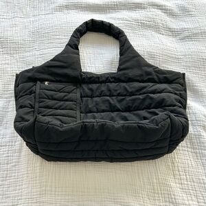 Everlane oversized weekender quilted tote bag in black